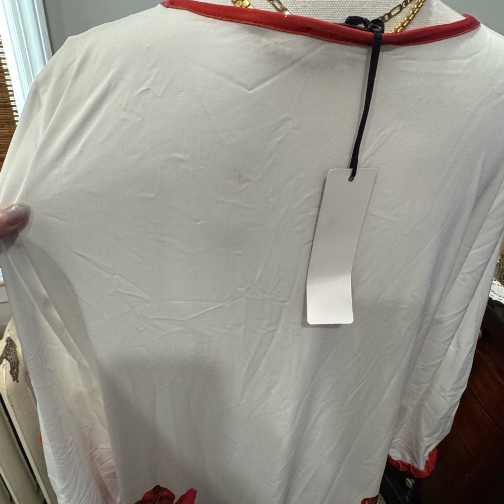 Chic White and Red Floral Dress - Picture 4 of 7
